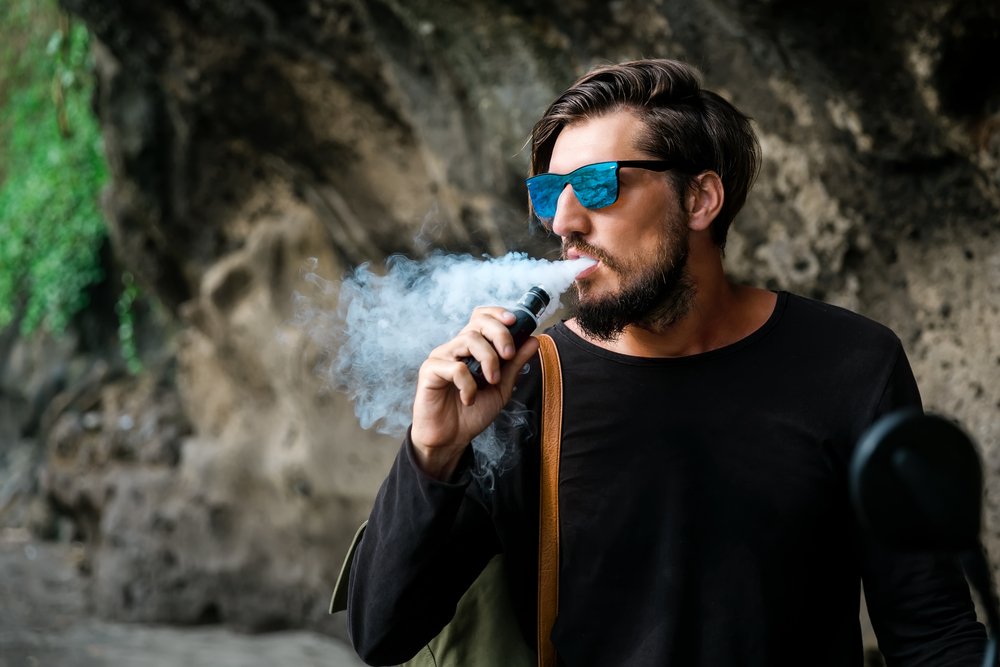 Trocar cigarro pelo vape, vale a pena? Descubra as vantagens